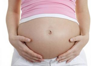 Ako tokom trudnoće u različitim fazama pupak boli, vuče ili boli, da li je to normalno ili patološko: dijagnoza, norme, patologije i liječenje