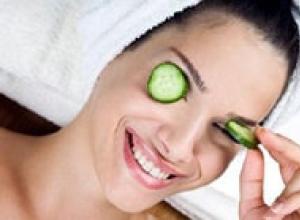 Enkle oppskrifter på masker med agurk for feilfri hud rundt øynene Hvordan agurker hjelper på øynene