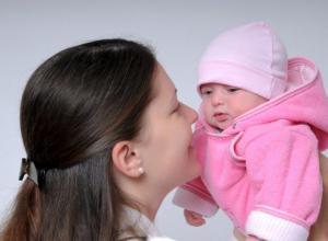 Hur och varför ska man prata med ett nyfött barn?