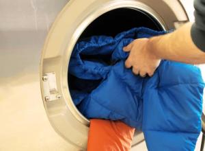 How to wash a white down jacket How to wash stains on a white jacket