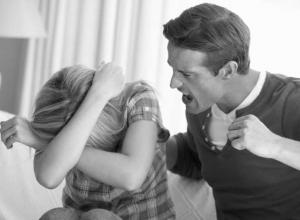 Mannen ydmyker eller fornærmer stadig: råd fra psykologer for koner